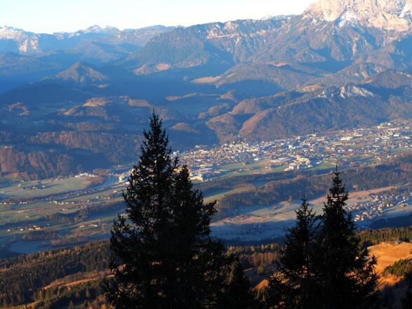 Tiefblick nach Hallein und Puch