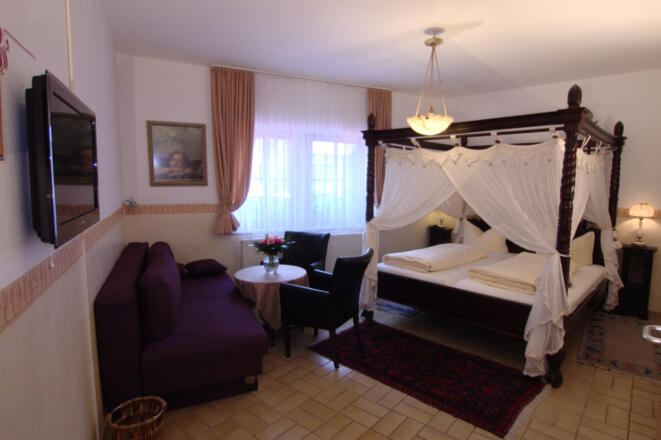 Himmelbett schwarz