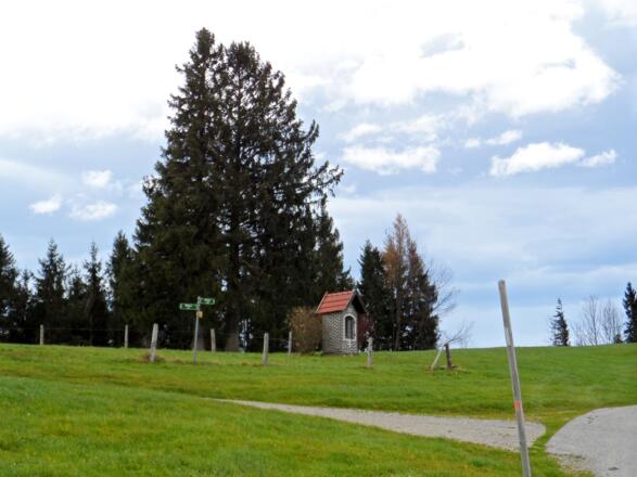 Kleine Kapelle auf dem Weg zum Spadenberg