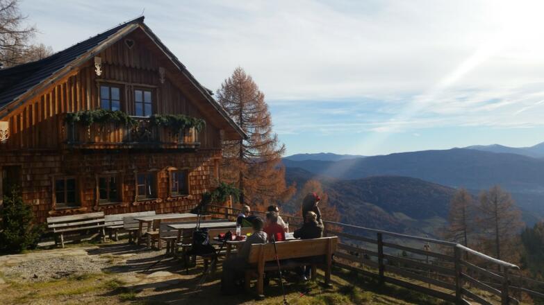 Sonnenreiche Almhütte