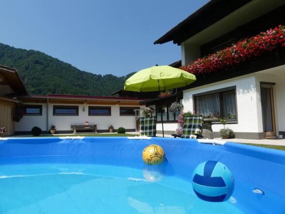 Gästehaus mit Pool