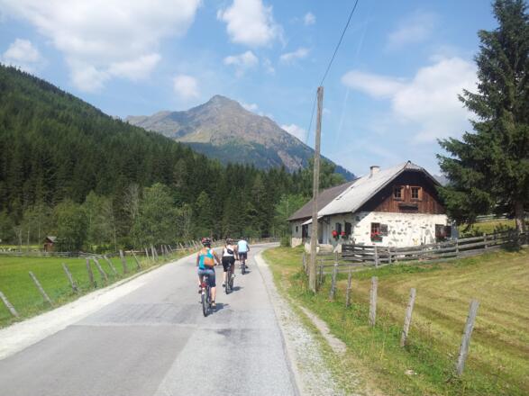 Straße nach Hinterweißpriach