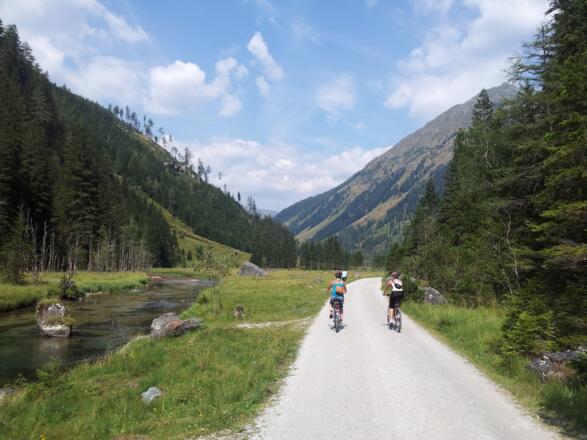 Fahrradweg neben der Longa