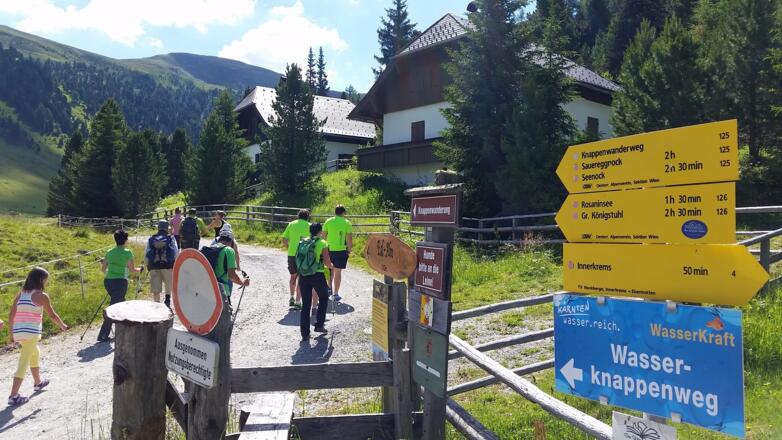 Direkt neben der Dr. Josef-Mehrl Hütte