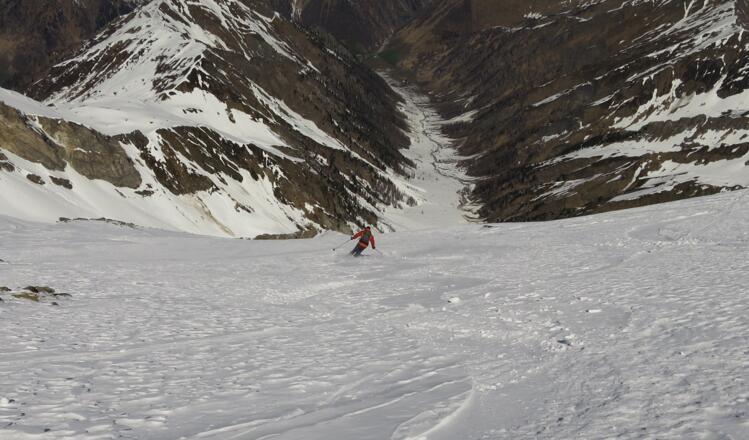 ... erfolgt im Bereich der Aufstiegsspur. Für Varianten, ...