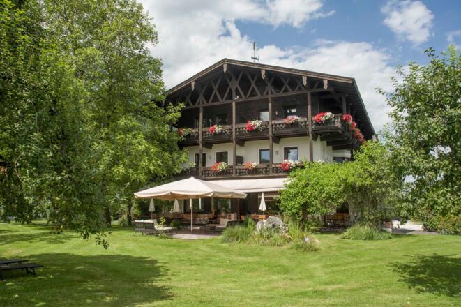 Außenansicht mit Garten