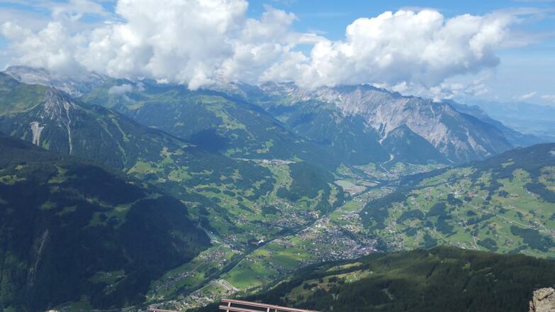 Blick von der Sennigrat Bergstation nach Schruns