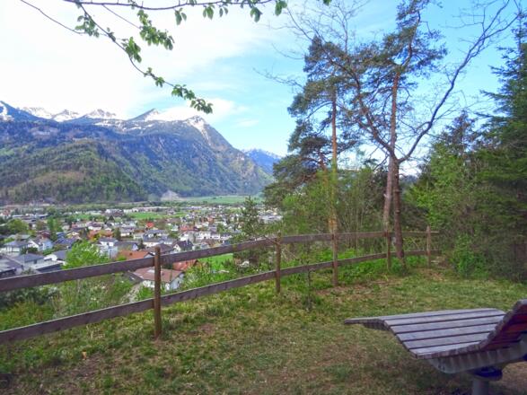 Einer der zahlreichen Aussichts- und Rastplätze entlang des Weges