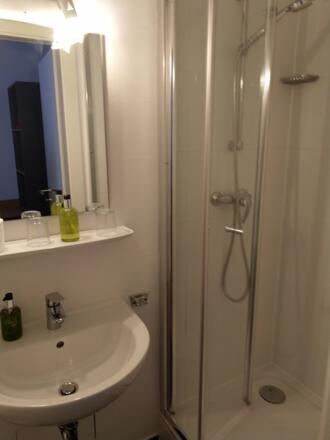 Bad Zweibettzimmer