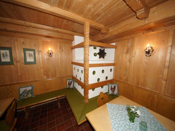 gemütliches Stüberl mit Kachelofen