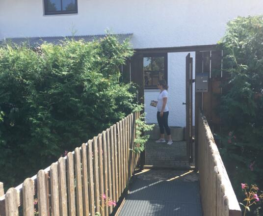 Brücke zum Eingangsbereich