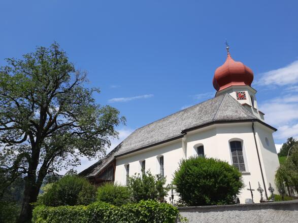 Kirche bei Marul direkt neben dem Wanderparkplatz
