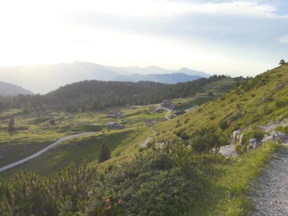 Blick zum Straubiner Haus im Abstieg