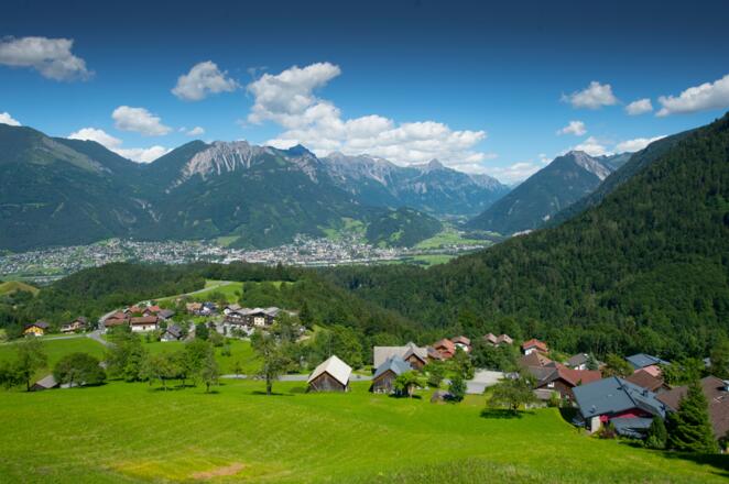 Etwas oberhalb des Wegstückes bei der Tschenglastraße mit sensationellem Blick Richtung Bludenz