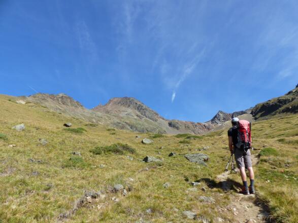 Beim Aufstieg zur Breslauer Hütte grüßt bereits der V. Brochkogel herunter.
