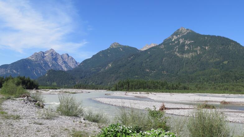 Am Lechufer entlang Richtung Forchach