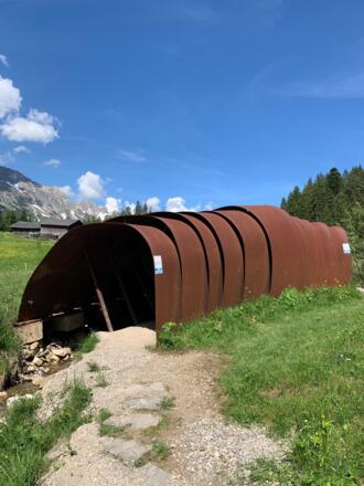 Klangtunnel entlang des Weges