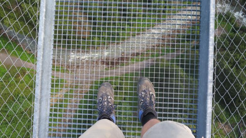 Stahlgitterrost auf der Holzgauer Hängerbrücke