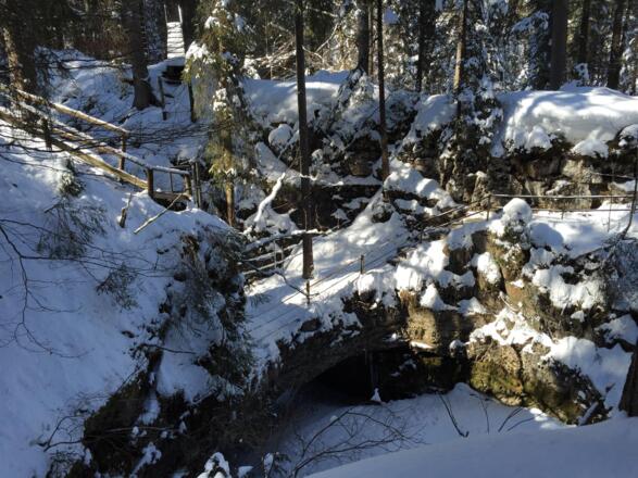 Naturbrücke im Winter