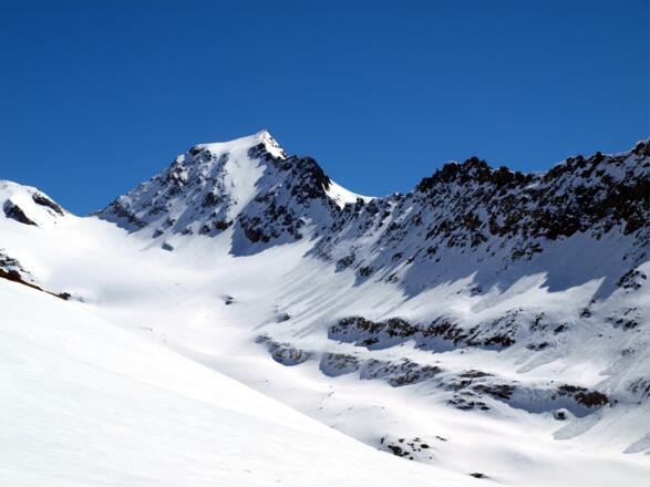 Abfahrt: Rückblick zur Kreuzspitze um 2650m