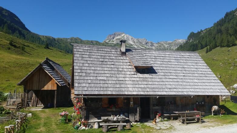 Parkplatz bei der Genossenschaftsalm bzw. danach bei Kapelle