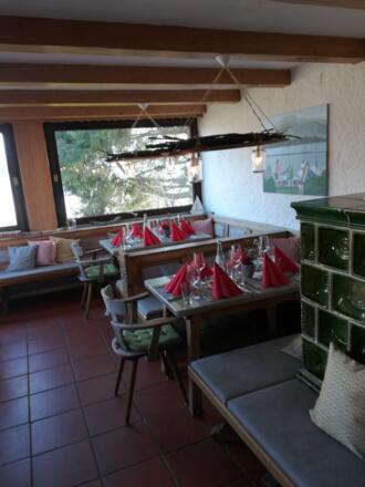 Gaststube mit Kachelofen