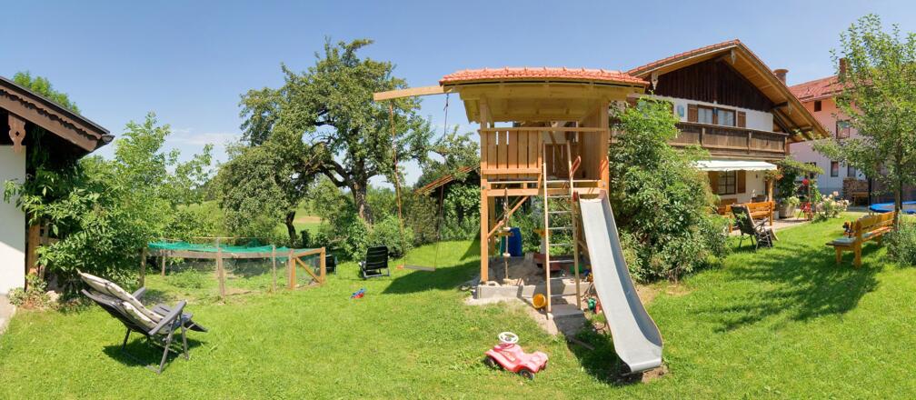 Unser Spielplatz  am Haus