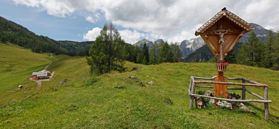 Herrgottskreuz am Weg zur Karalm in St. Martin