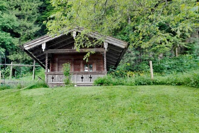 Hütte hintern Haus