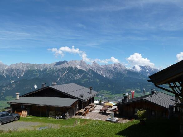 Der Alpengasthof Biberg mit Aussichtsterasse