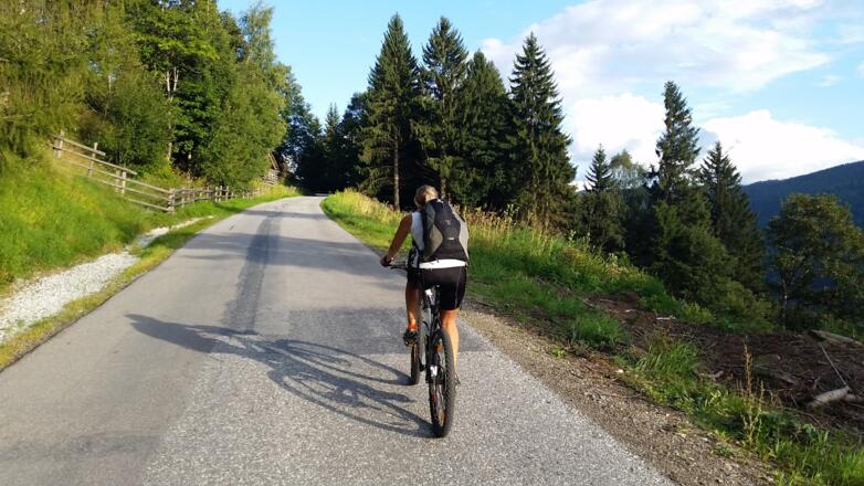 Folgen Sie der Straße Richtung Martinihof