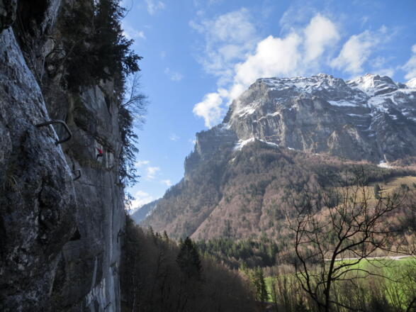 Blick auf den Abendrot-Klettersteig vor der Kanisfluh
