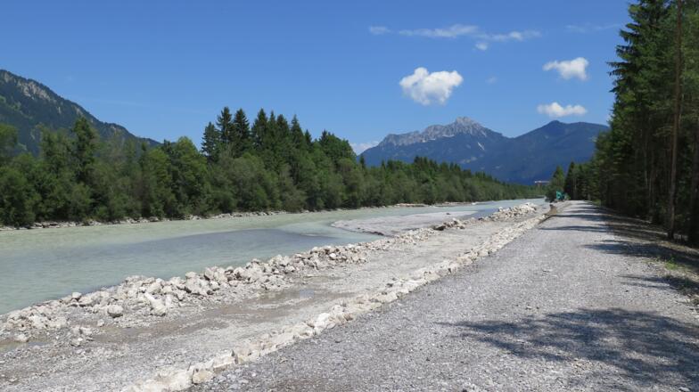 Am Lechufer entlang Richtung Höfen
