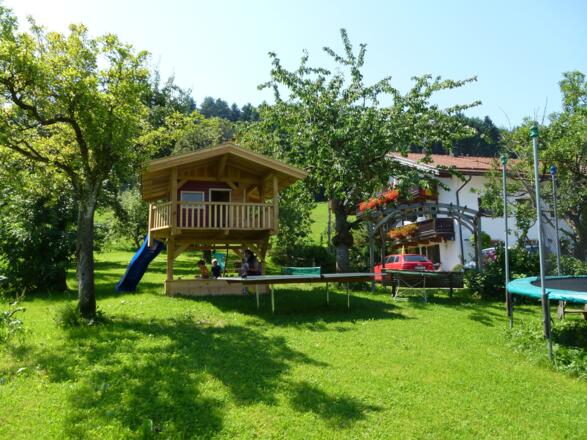 Spielplatz am Haus