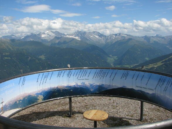 Panoramatafel am Gipfel des Blaser