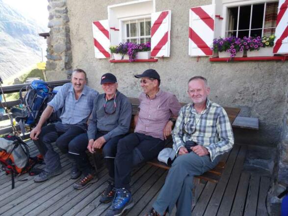 geschafft und glücklich nach 12 Stunden beim Hochjochhospiz