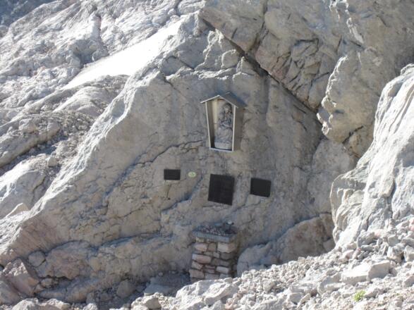 Gedenkstätte kurz vor dem Gletscher