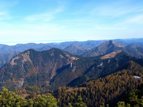 Großer und Kleiner Spitzberg vom Sengsengebirge gesehen.