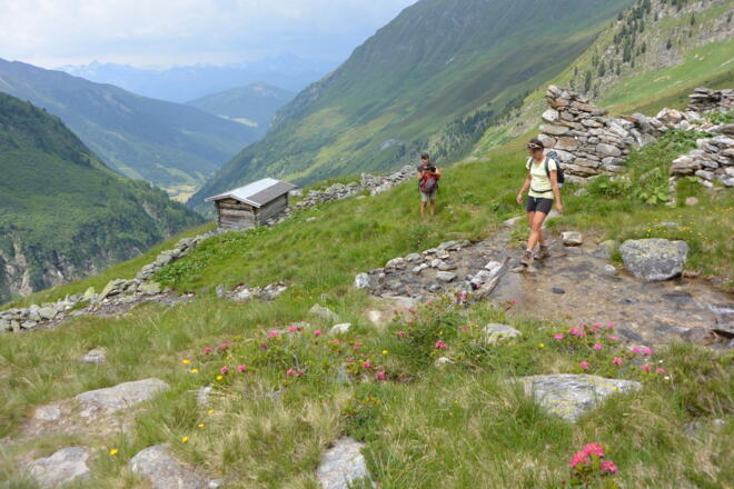 Aufstieg mit Blick zurück ins Tal
