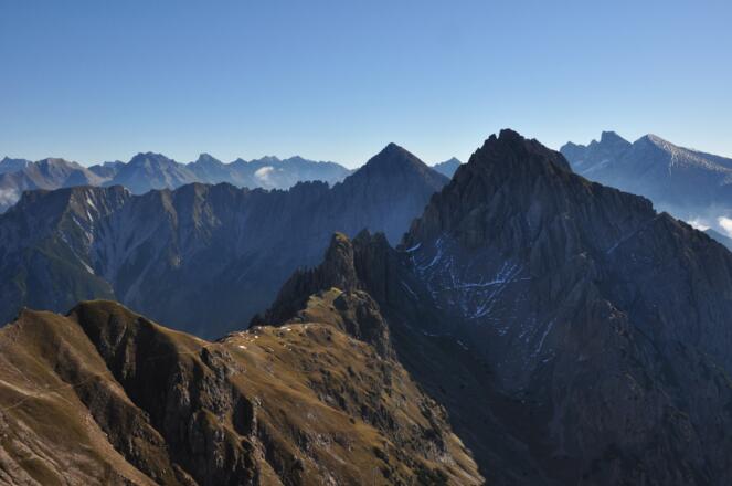 Blick nach Osten auf die Freiungspitzen und dahinter den großen Solstein