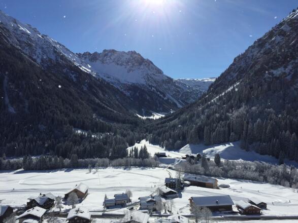 Steinbock-Loipe in Bödmen und Blick ins Gemsteltal