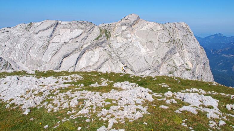 Blick vom "Elfer" zum "Zwölfer": einige sehr populäre Kletterrouten ziehen durch diese aufsteilenden Platten: "Ulli, da Tankboden is insa"