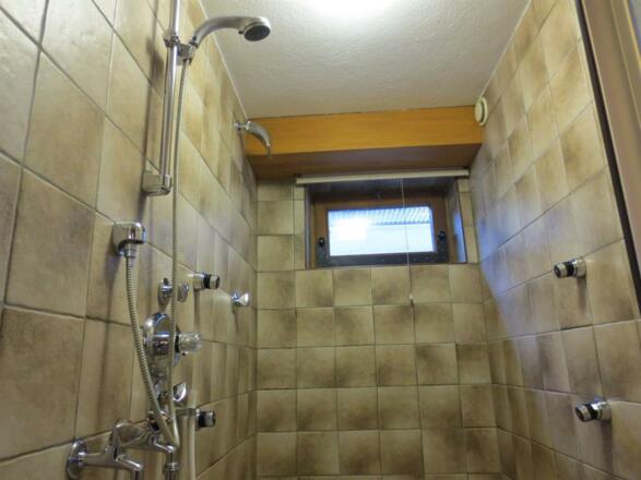 Dusche im Wellnessbereich