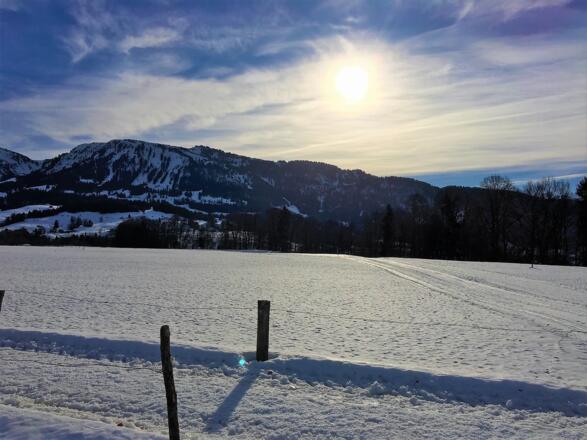 Sonnige Langlaufloipe in Großdorf
