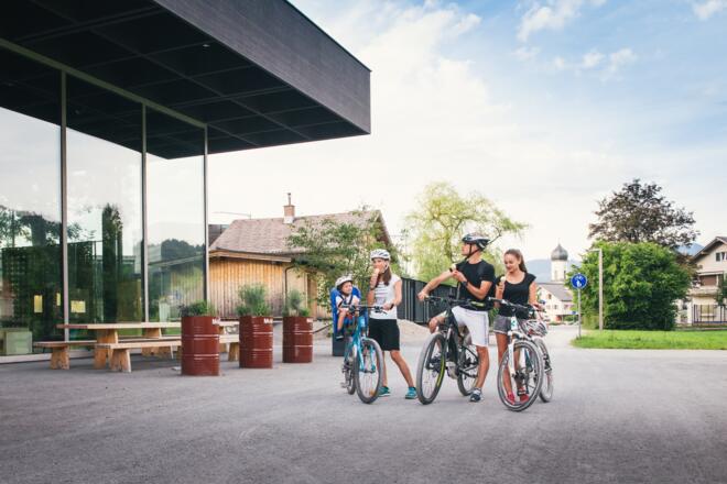 Pause beim Werkraumhaus in Andelsbuch