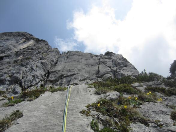 die 4. Seillänge und oben der schöne Riss ist die 5. SL