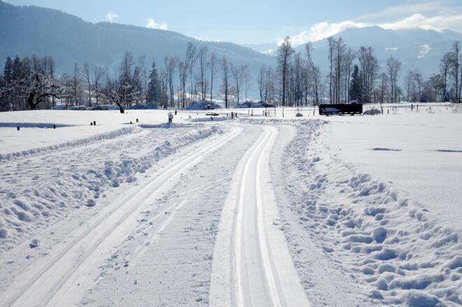 Schöner Winterwanderweg auf dem Großdorfer Feld