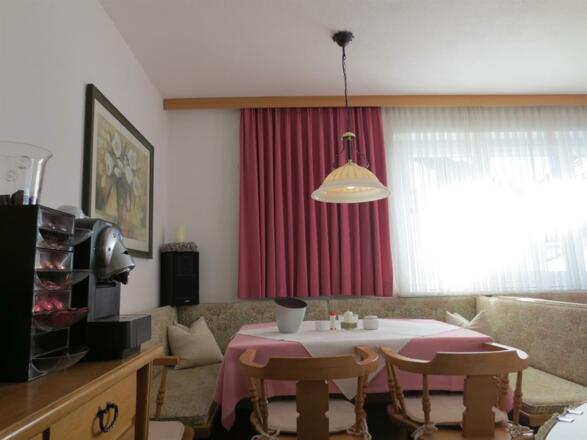 Ausstattung im Frühstücksraum