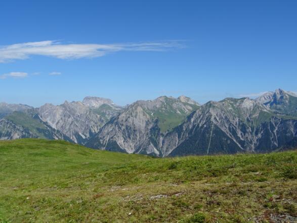 Blick Richtung Rote Wand und Lechquellengebirge