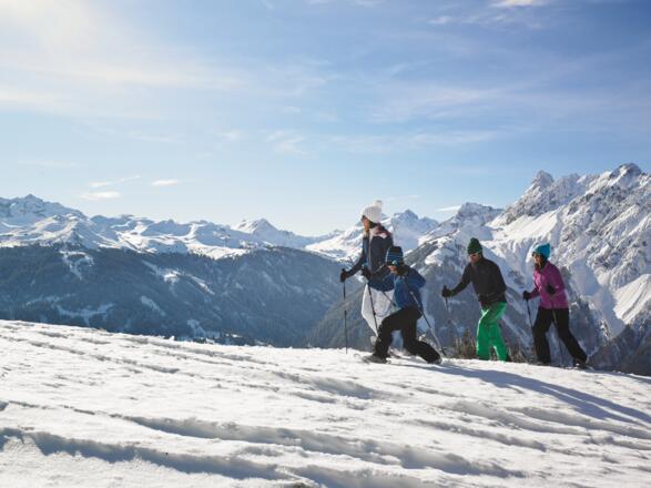 Schneeschuhwandern am Bartholomäberg